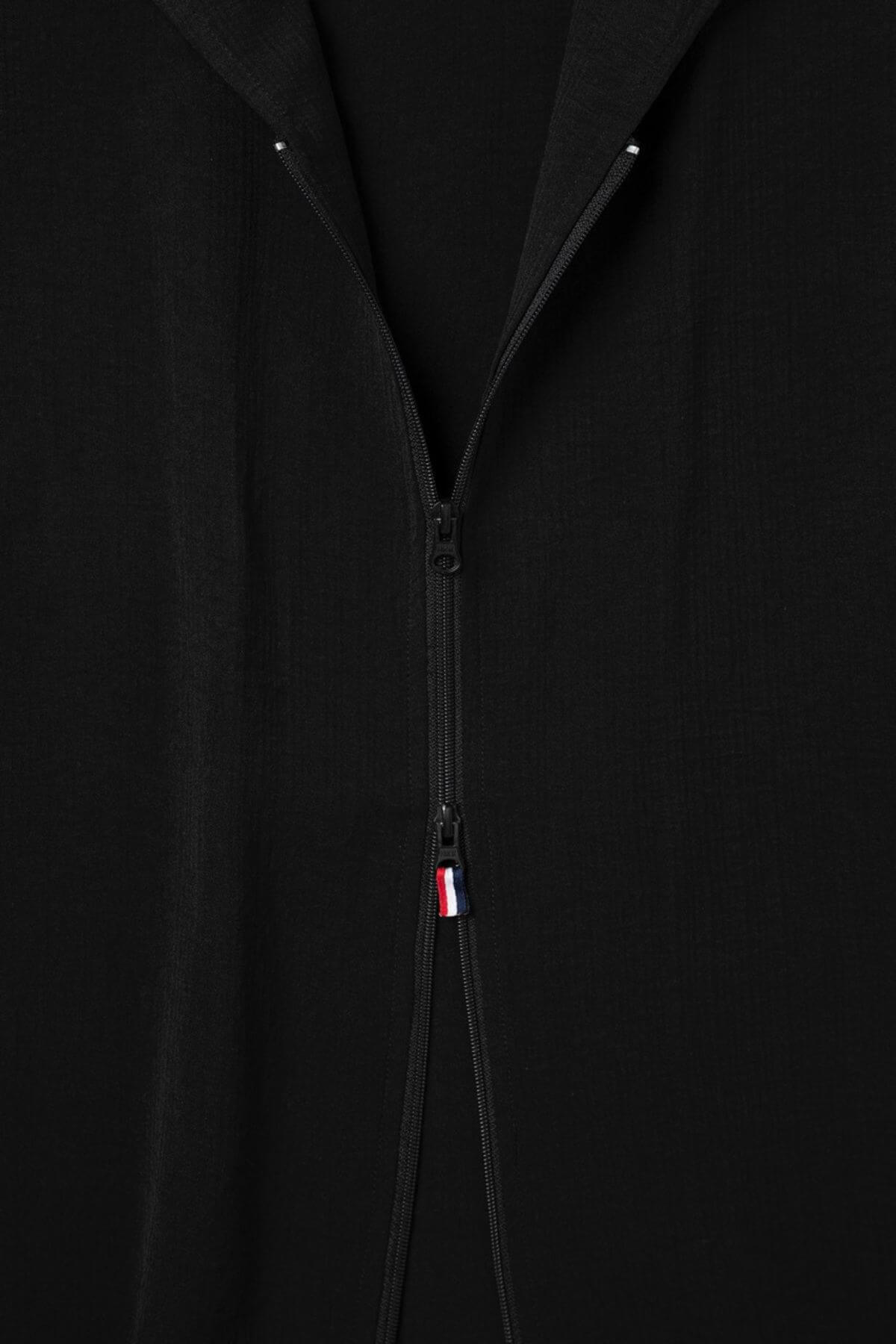 Zipper detail on men’s Mistral black resort shirt