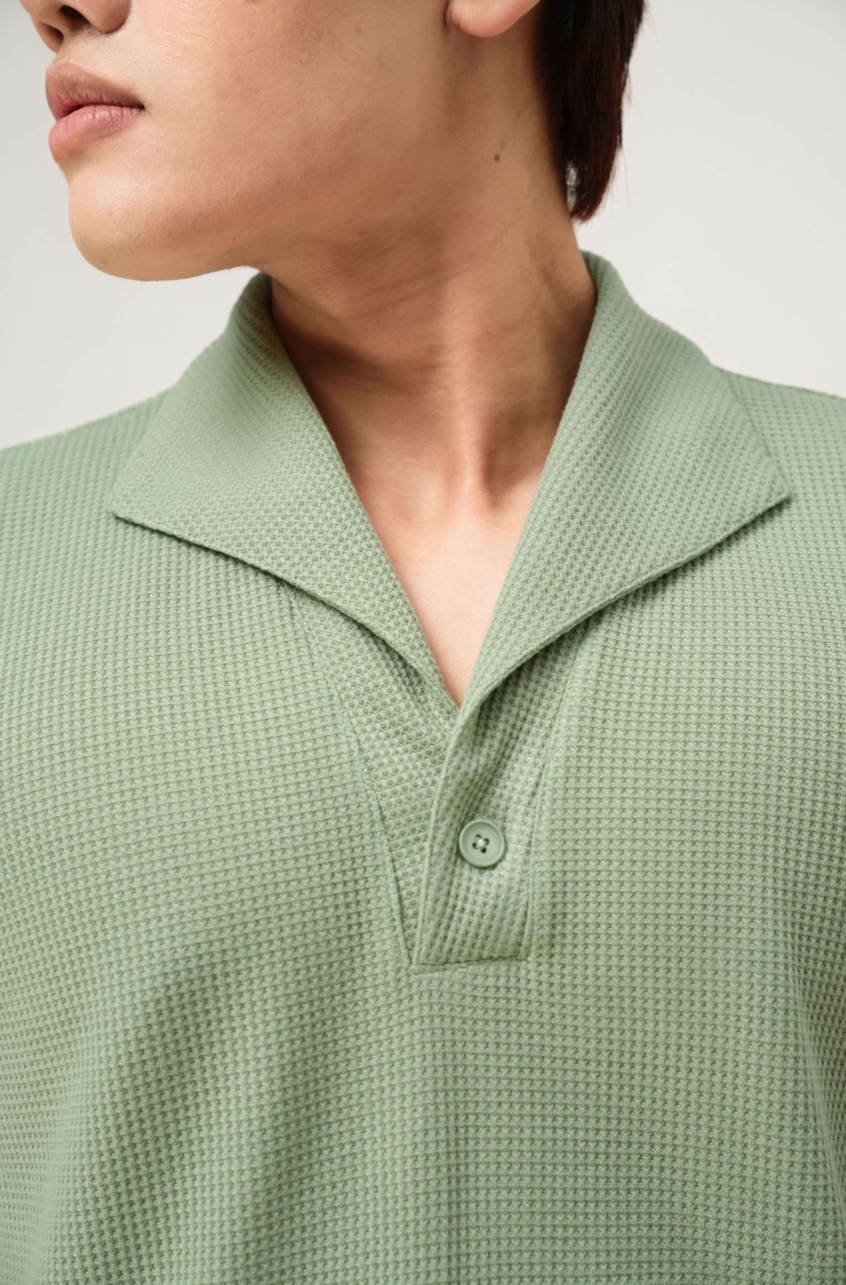 Real-life collar detail of Palma men’s polo shirt in mint green