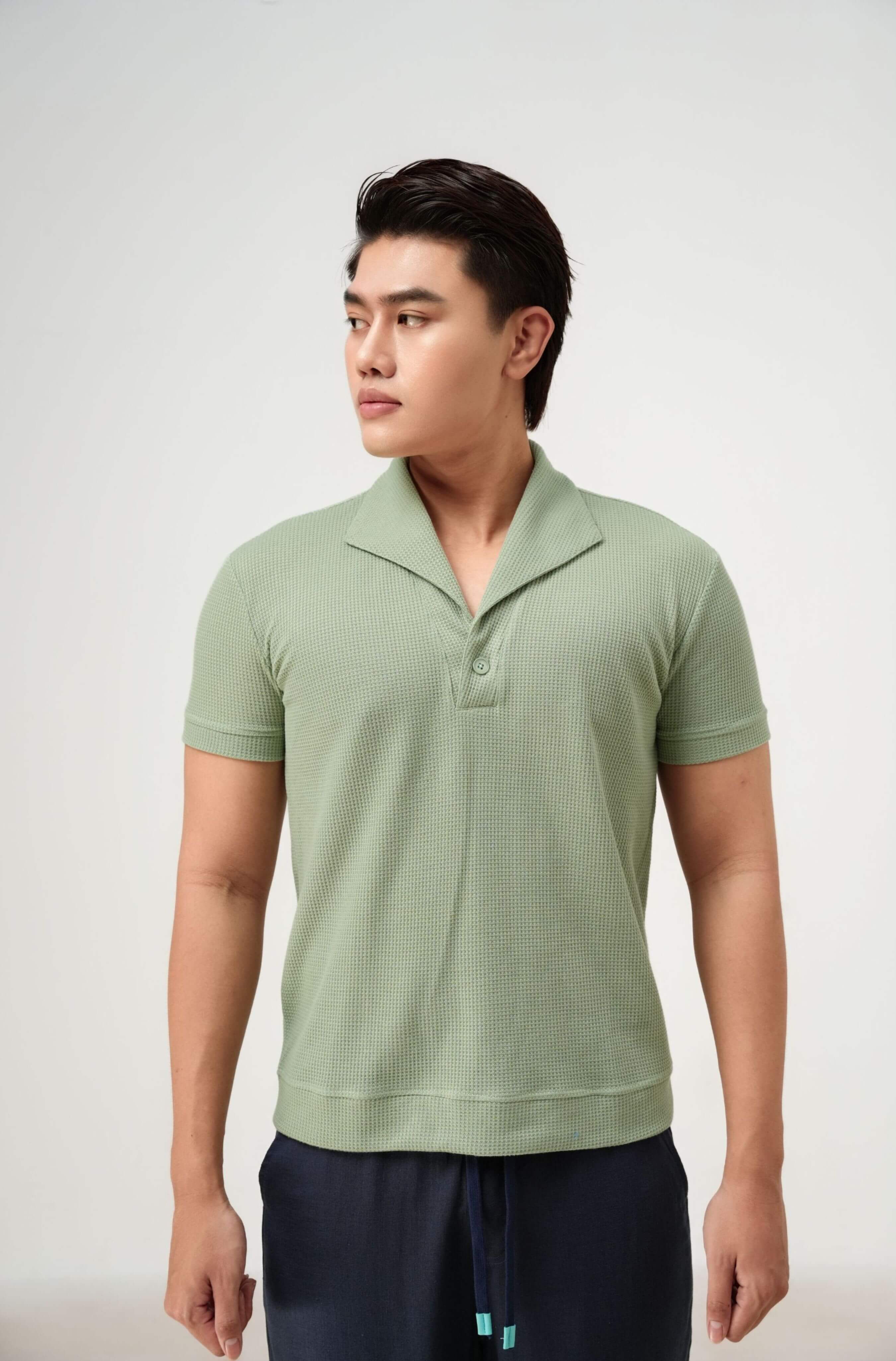 Real-life front label detail of Palma men’s polo shirt in mint green