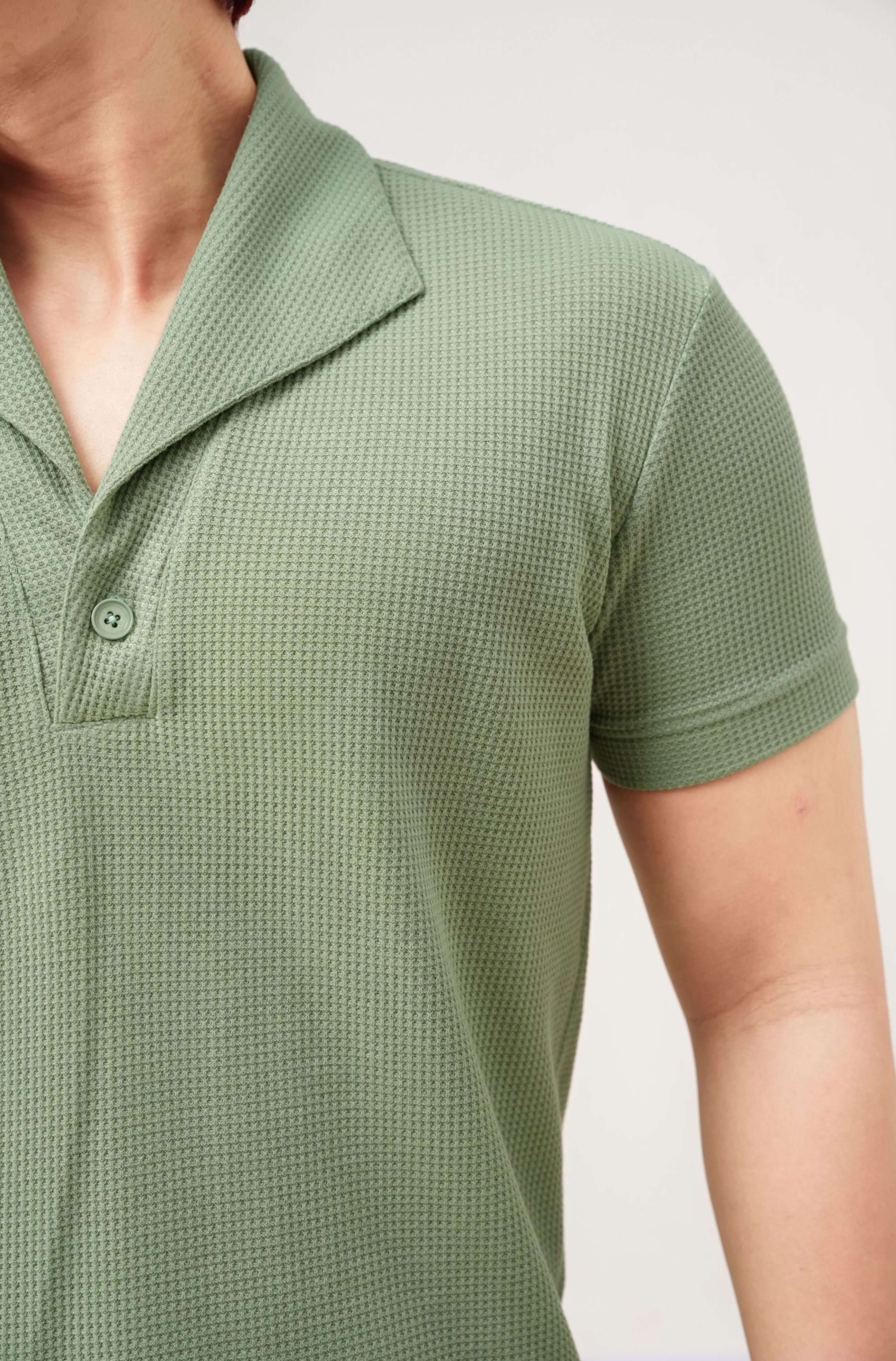 Real-life sleeve detail of Palma men’s polo shirt in mint green