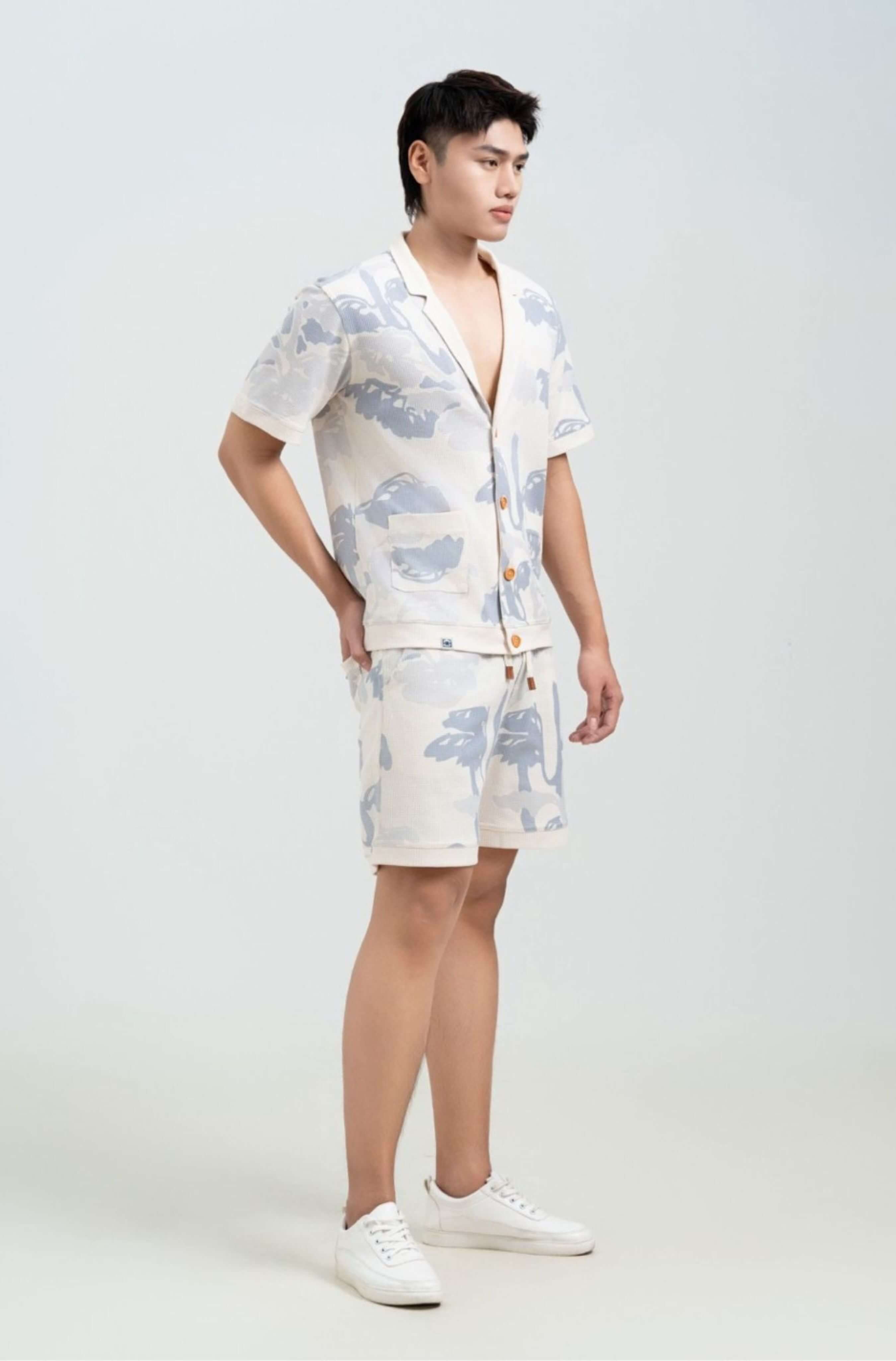 pin parasol resort set side view on model