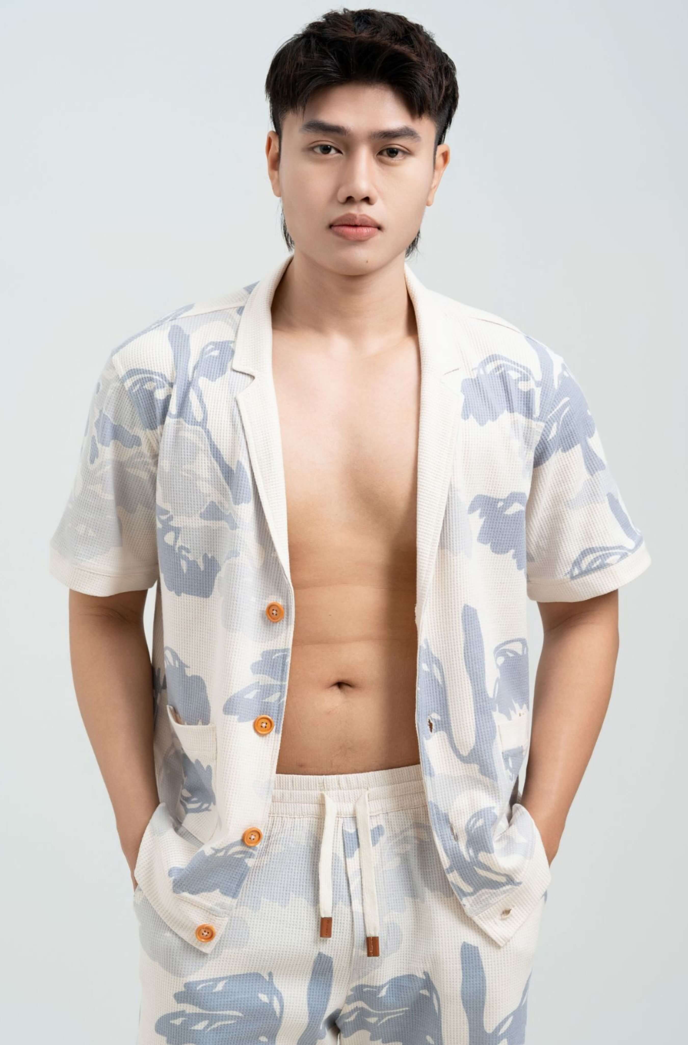 pin parasol resort shirt sleeve view on model