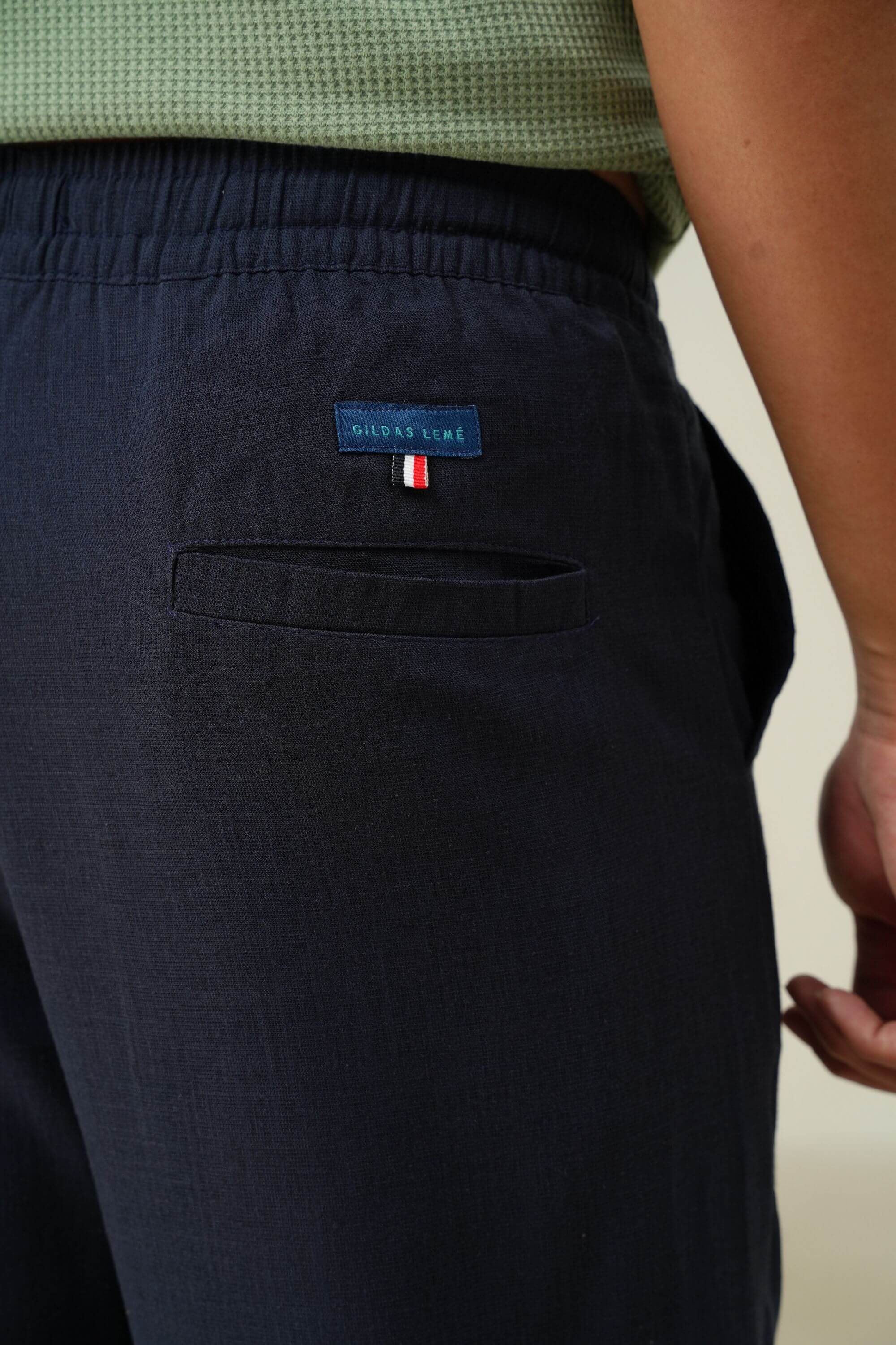 ramatuelle linen pant navy back pocket on model #color_navy
