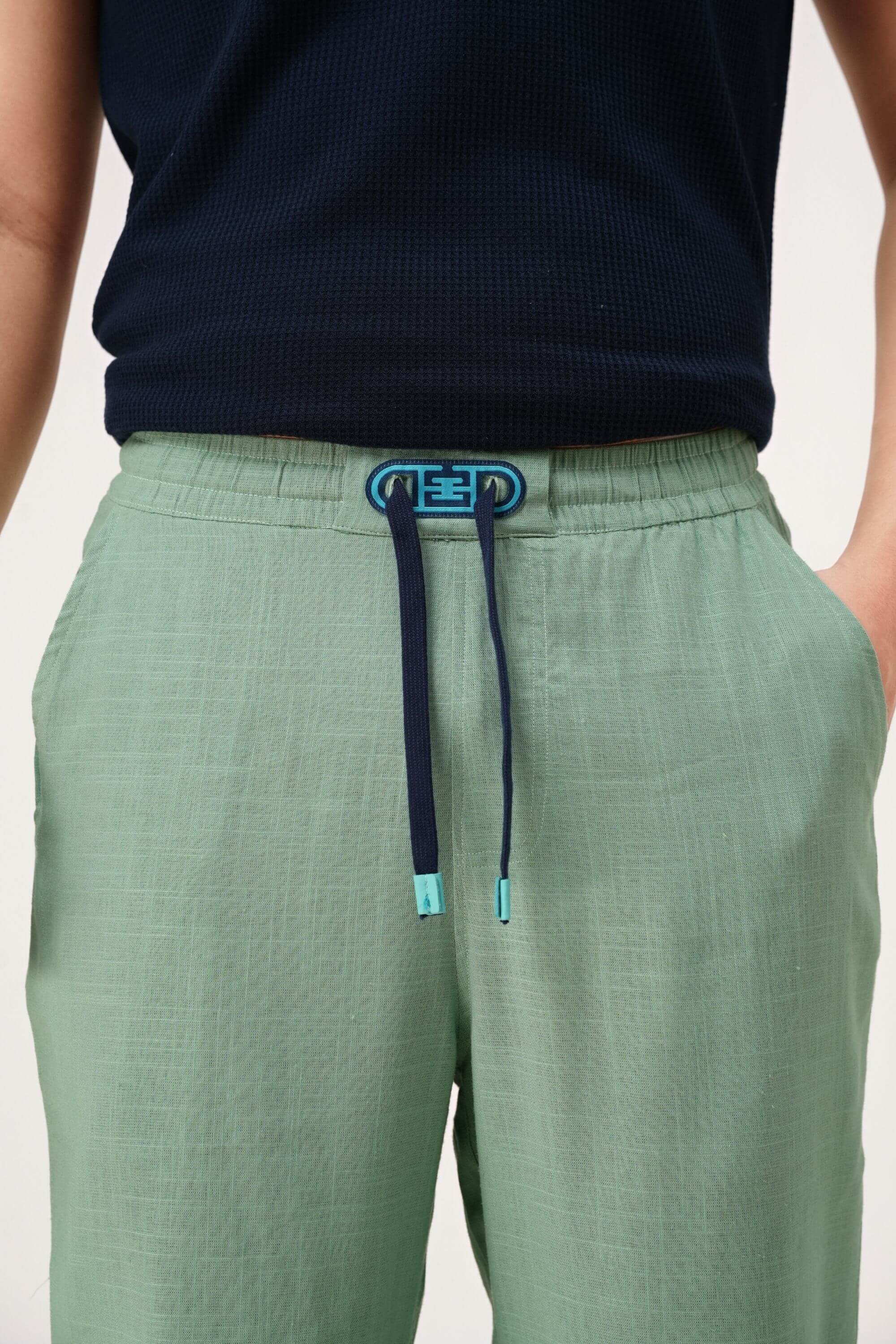 ramatuelle linen pant with elastic waistband and drawstring on model #color_mint