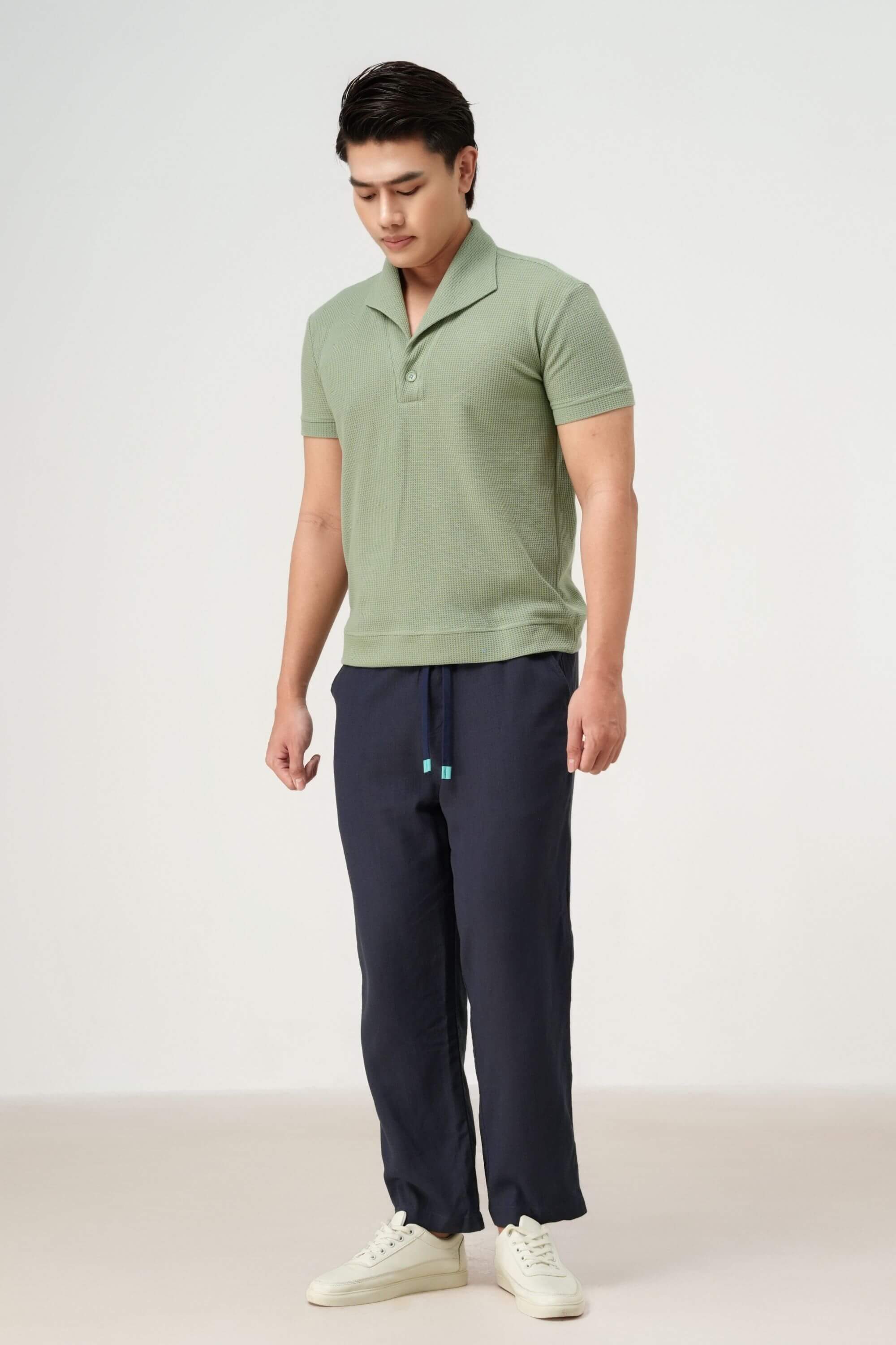 ramatuelle linen pant navy on polo and pant #color_navy