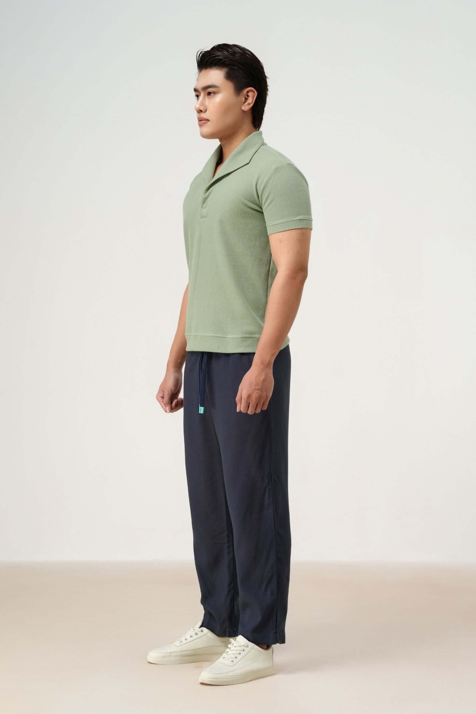 ramatuelle linen pant navy side view on polo and pant #color_navy