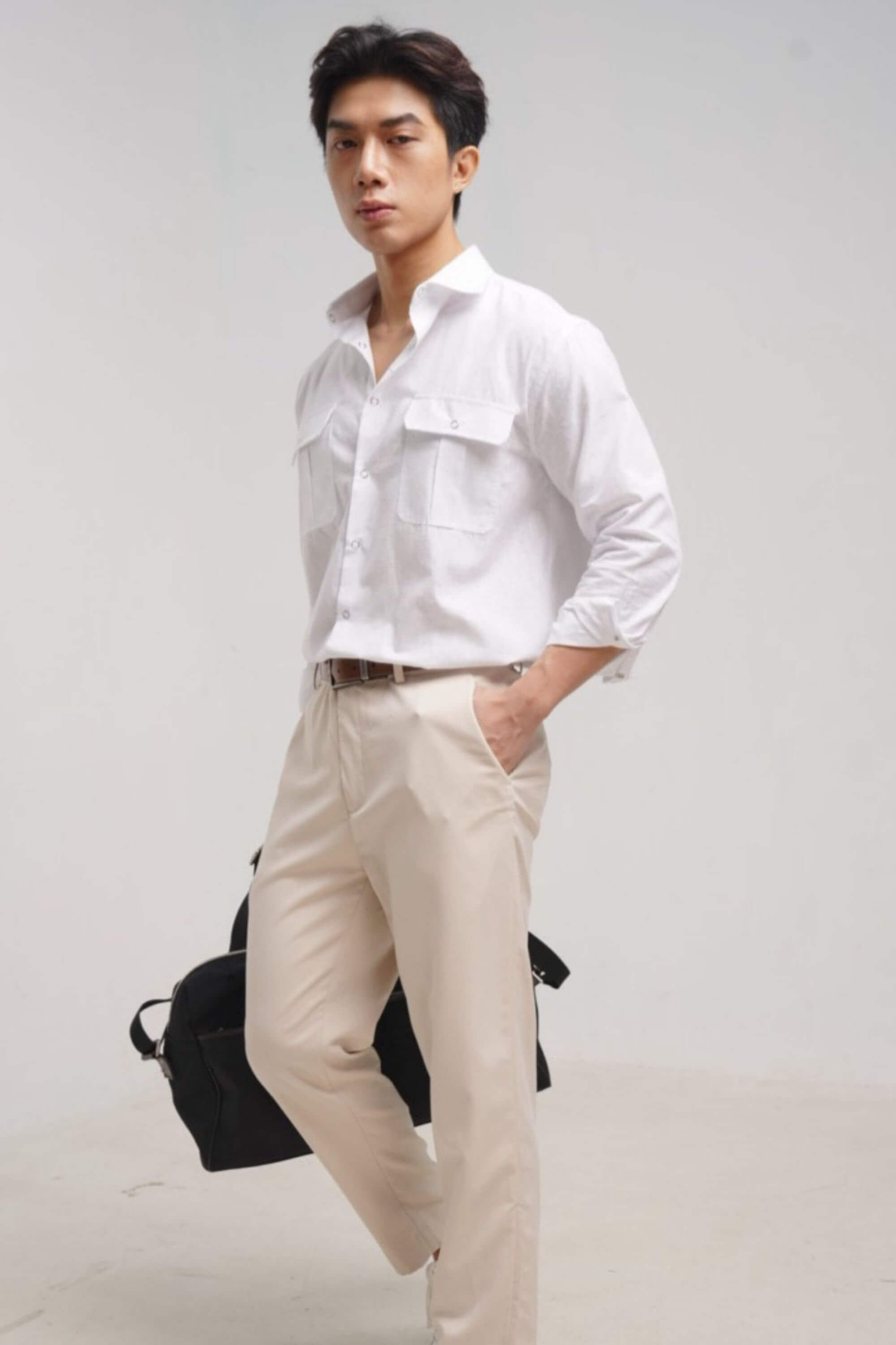 safari linen shirt white on model