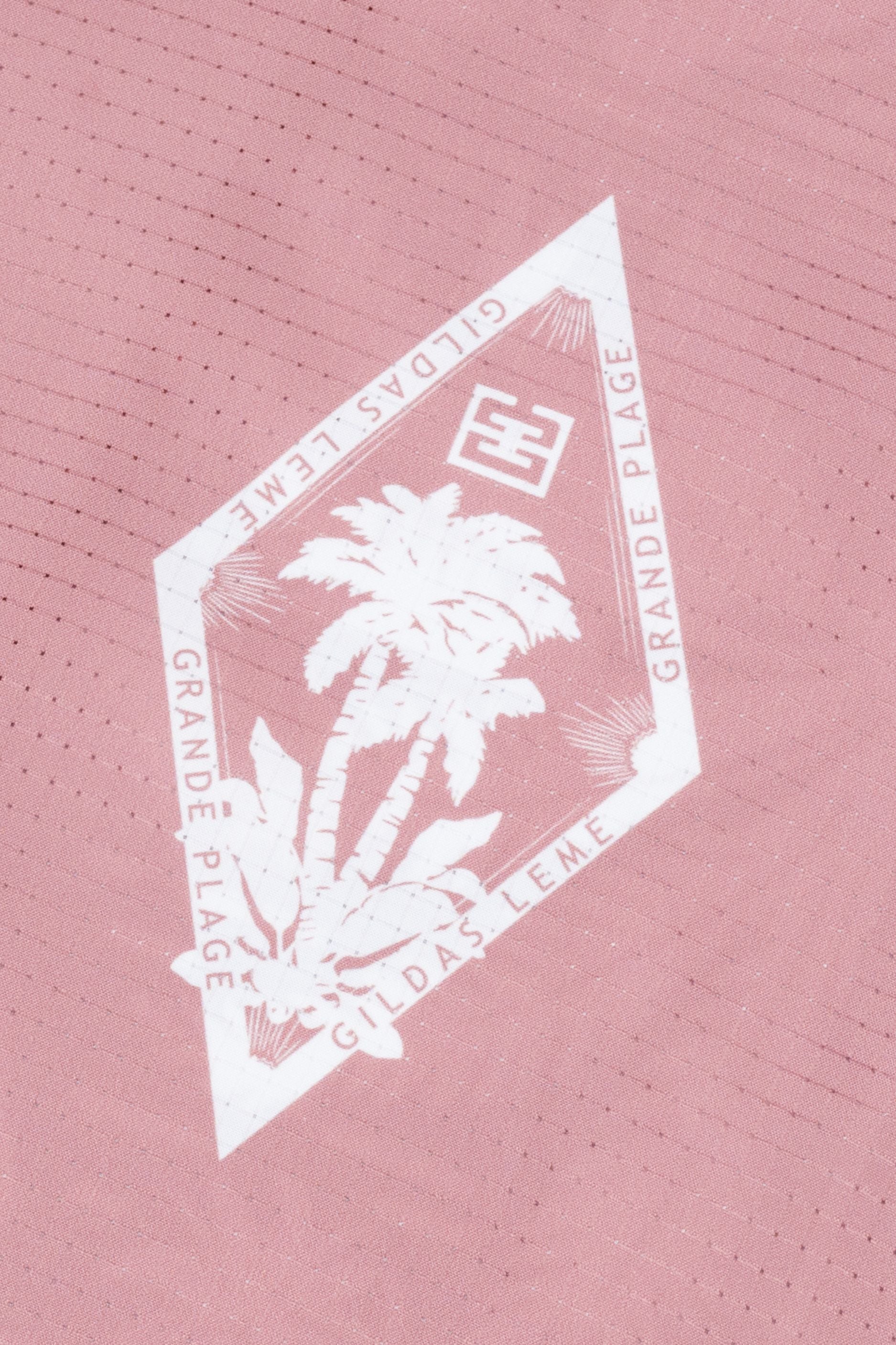 Logo on the front chest of the paradise shirt pink rose