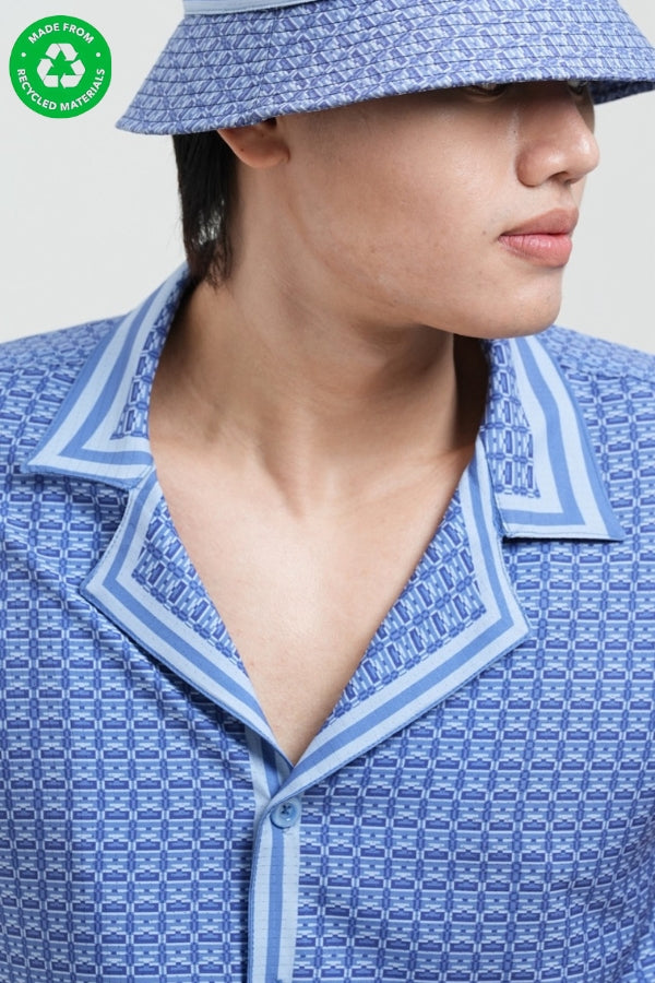 THE COLLAR OF THE MONOGRAM SHIRT