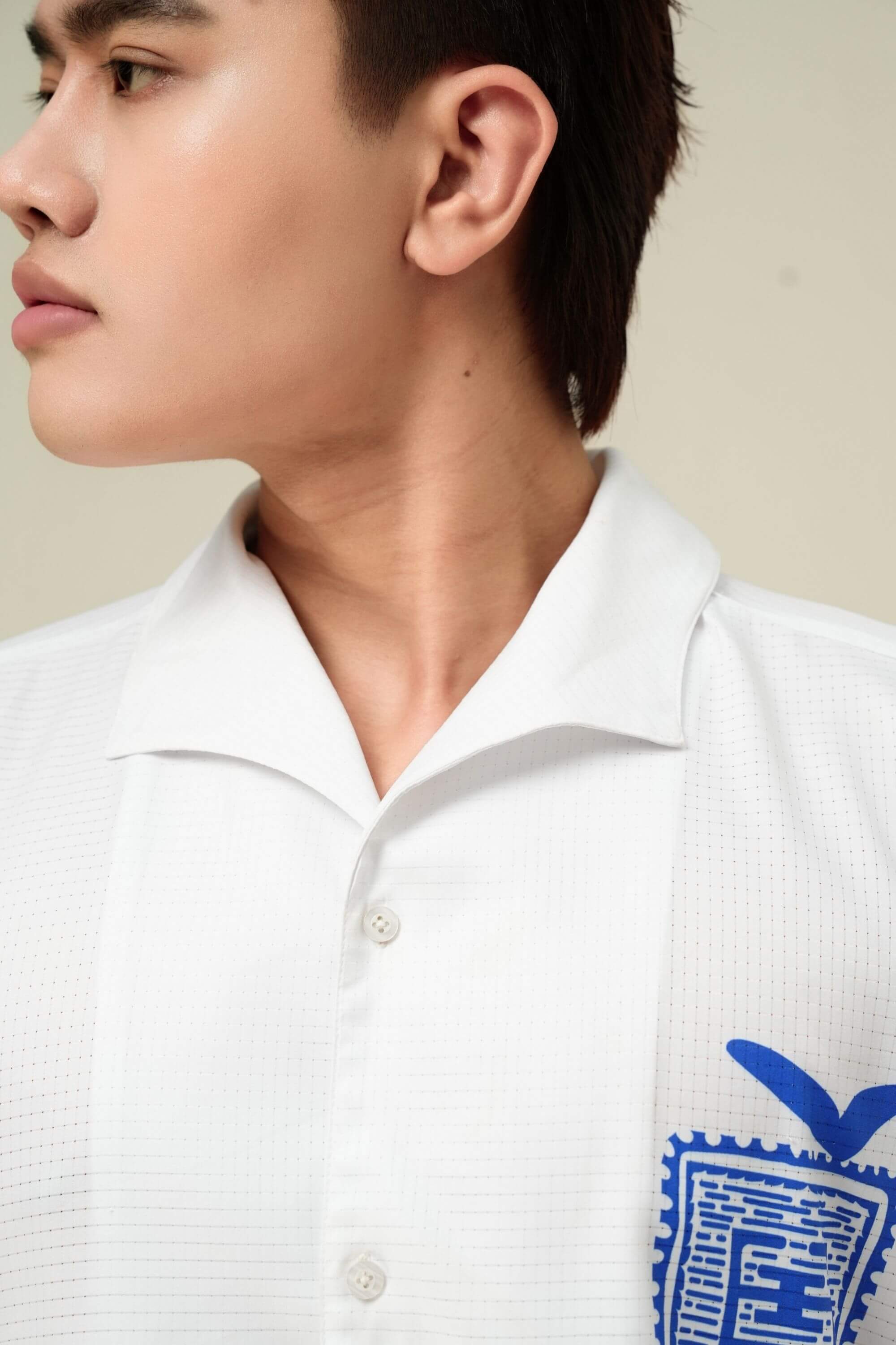 blue stamp resort short collar view on model #color_whtie