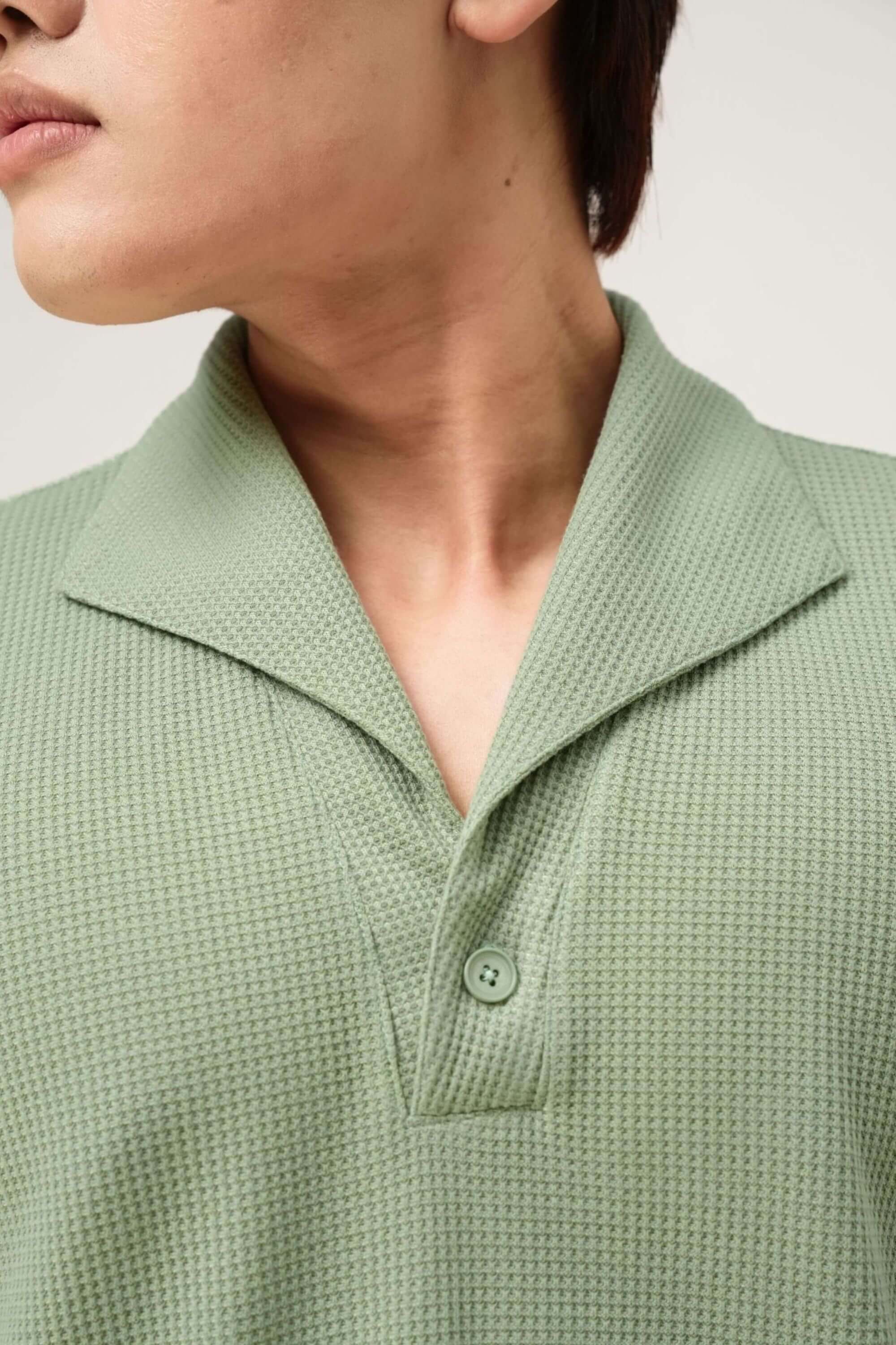 palma polo shirt mint collar view on model #color_mint
