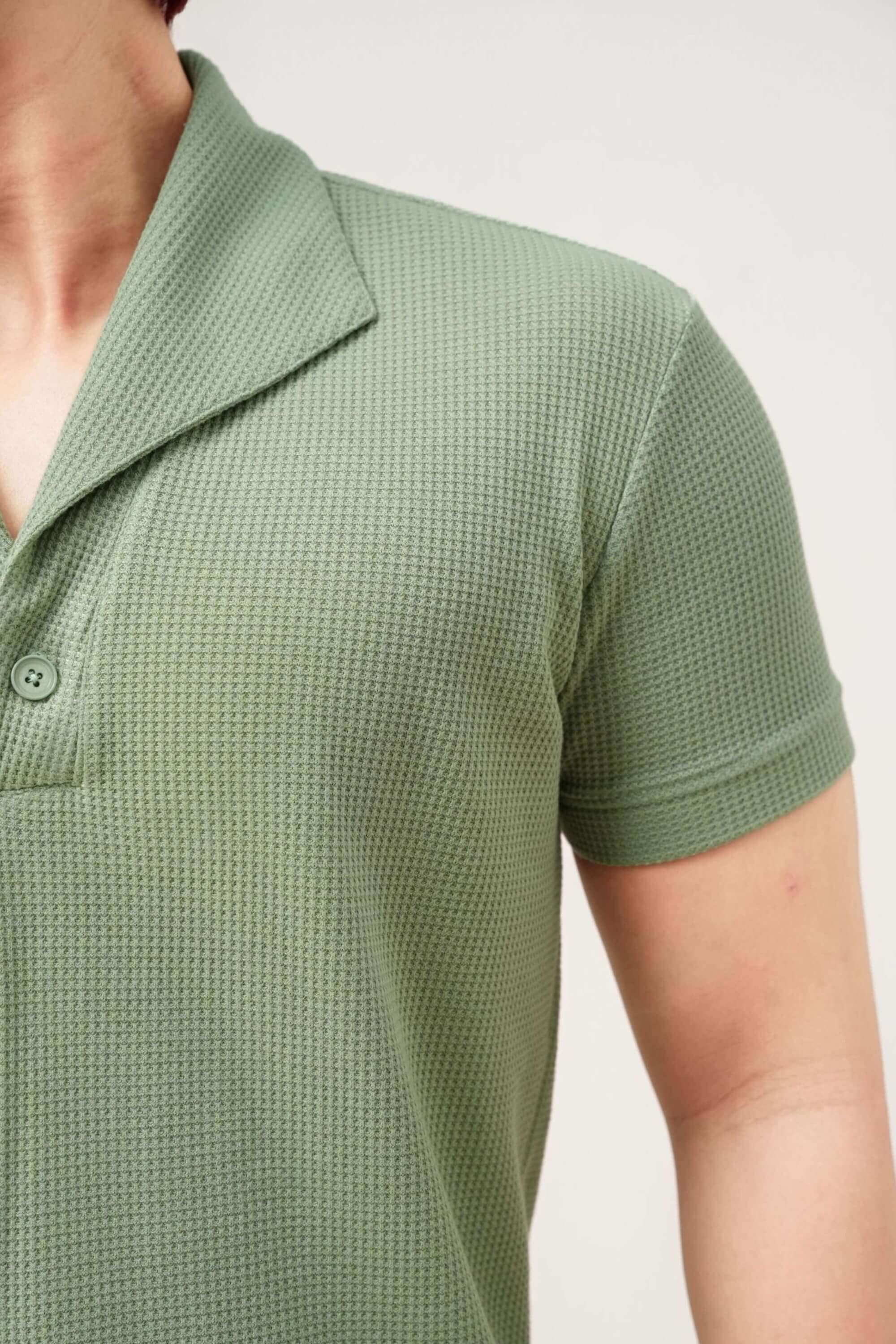 palma polo shirt mint sleeve view on model #color_mint
