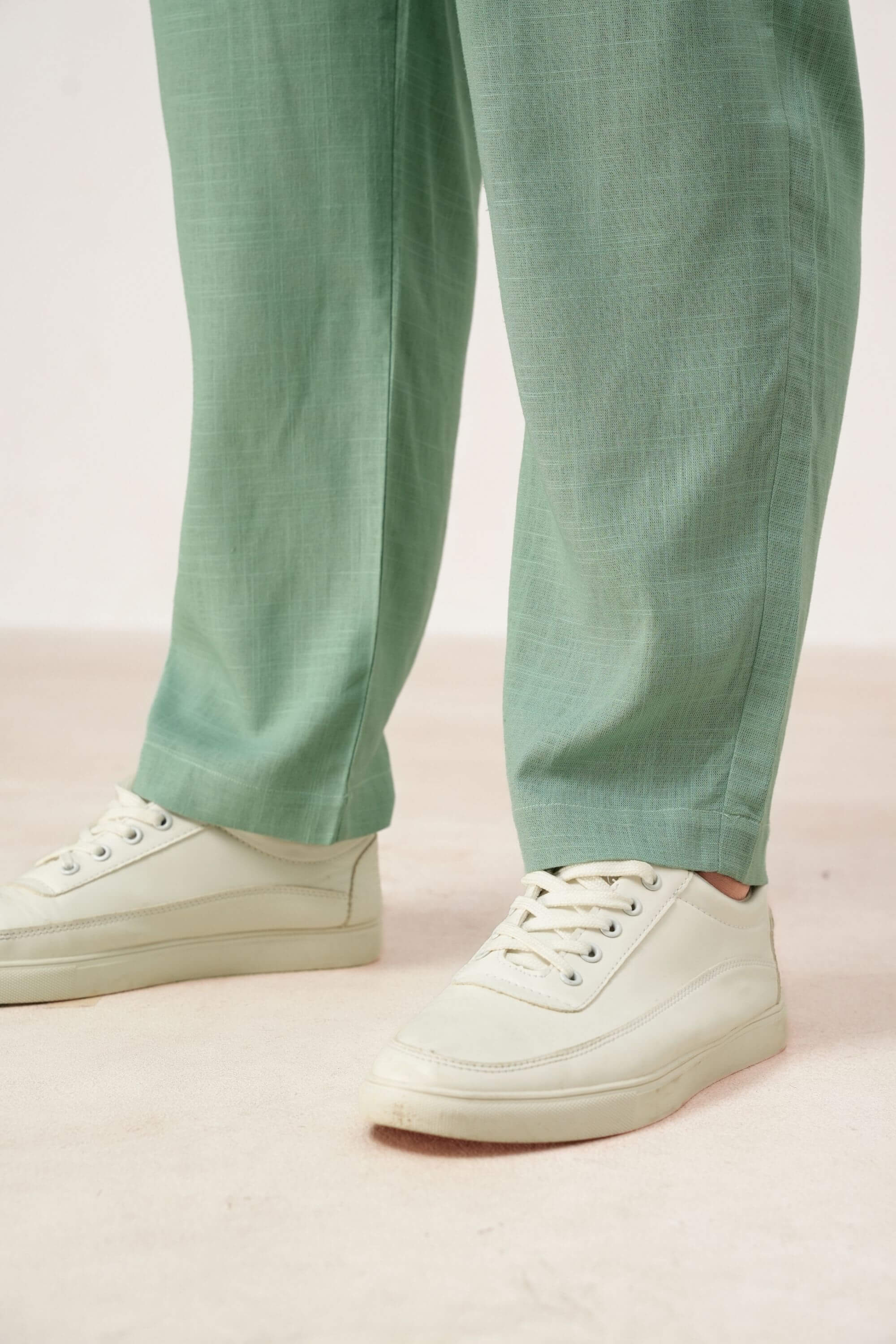ramatuelle linen pant leg view on model #color_mint