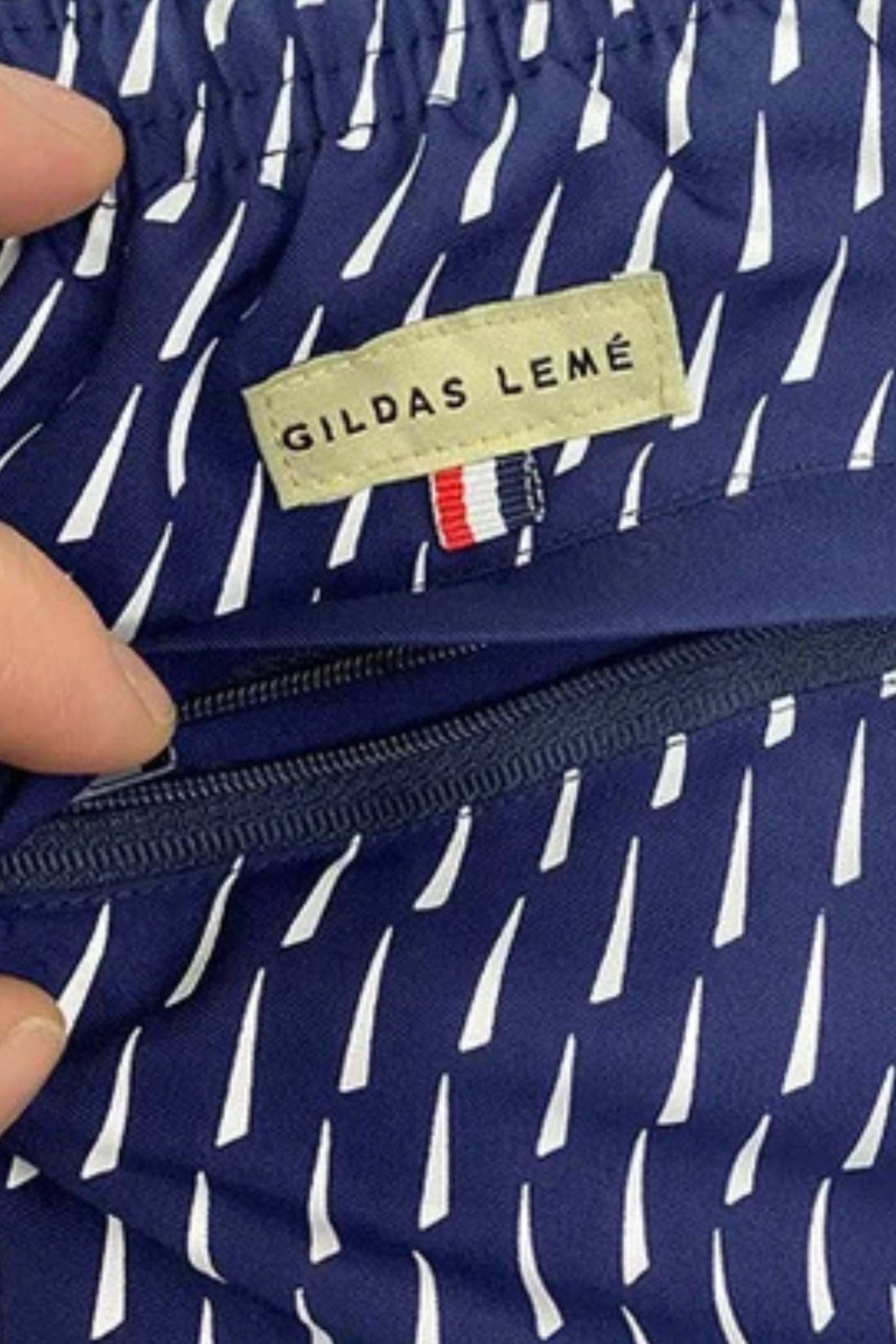  Accent swim short with The back pocket zipper view #color_navy